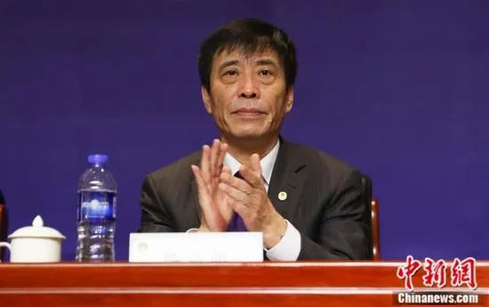 她在丈天面前被耍了三级