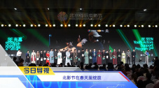 白袜男生踩脸